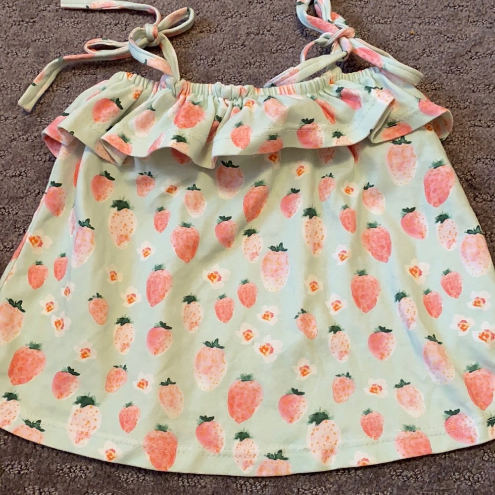 Girls strawberry top sz 5